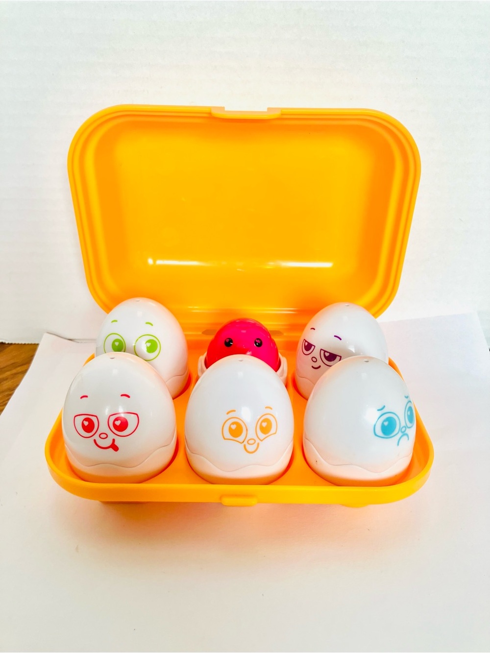Tomy Lamaze 1993 Sort & Squeak Egg Toy Set One Lid Missing